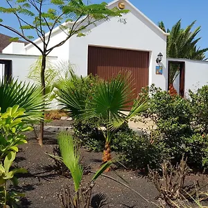 Villa Lovely Nico Playa Blanca, Hot Tub, Communal Pool Espagne